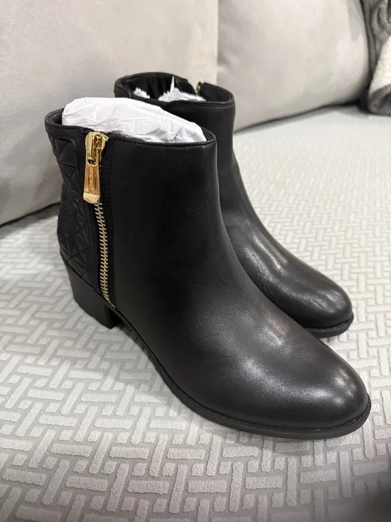 Bandolino Bdumika Black Quilted Heel Ankle Boots with Gold Zipper Size 10M - Picture 3 of 11